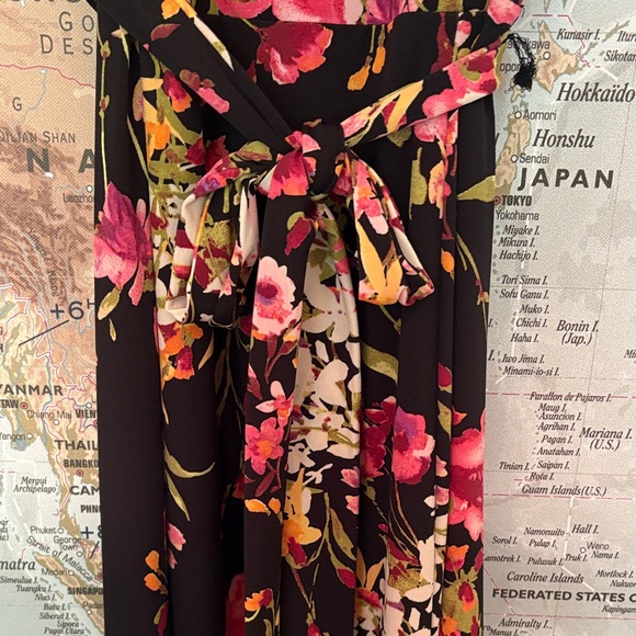 Anne Klein Black and Pink Floral Jersey Dress - Picture 4 of 6